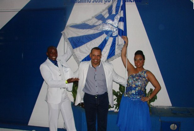 Portela reverencia Natal em inauguração de nova fachada