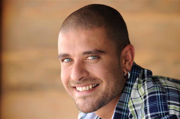 Diogo Nogueira faz show na quadra da Portela no dia 26