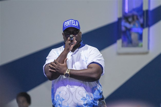 Intérprete Gilsinho comanda roda de samba no Botequim Carnavalesco, nesta quinta-feira