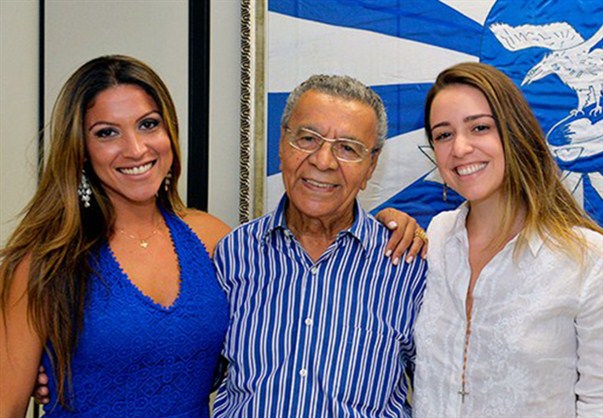 Roberta Sá também vai integrar o time da Portela em 2015