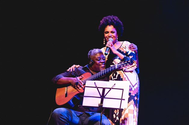 "A Noite Veste Azul" reúne Teresa Cristina e Velha Guarda Show na quadra da Portela, dia 18