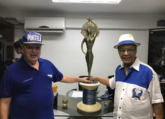 Luis Carlos Magalhães homenageia Monarco em artigo