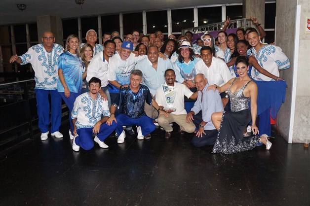 Harmonia da Portela celebra conquista do Troféu Gato de Prata