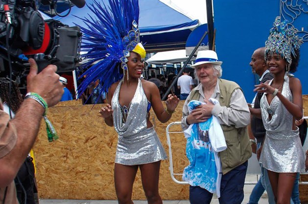 Em sábado de feijoada, público lotou a quadra da azul e branco