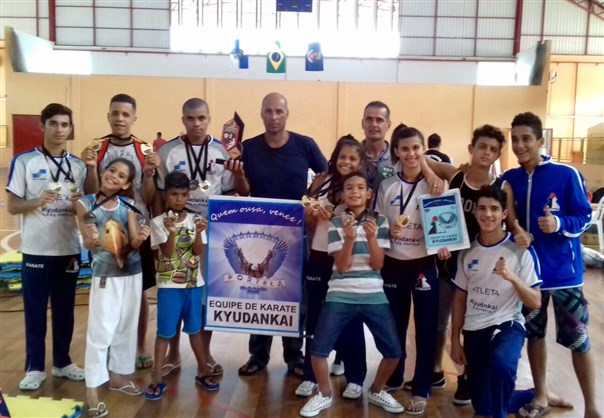 Atletas patrocinados pela Portela são destaques na 9ª Copa Piraí de Karate