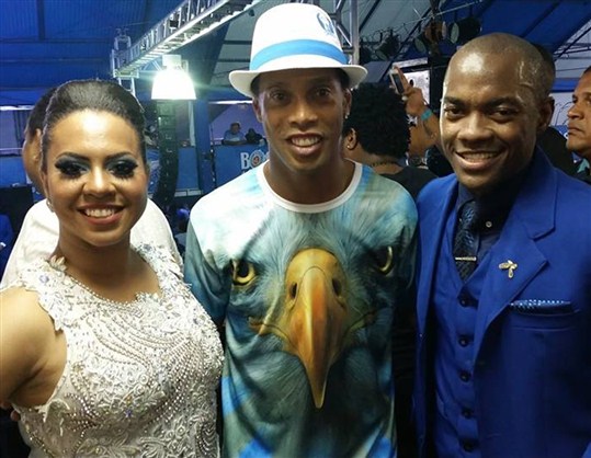 Ronaldinho Gaúcho marcou presença no ensaio da Portela