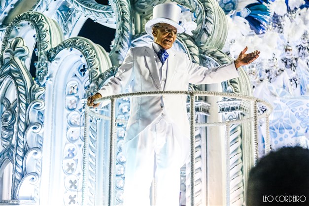 Monarco celebra aniversário com show gratuito no Centro