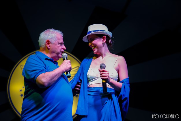 Roberta Sá vai desfilar na Portela em 2018