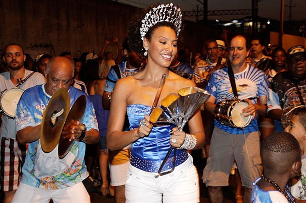 Sheron Menezzes está de volta à Portela