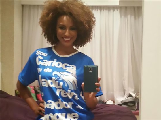 Sheron Menezzes adere à campanha de doação de sangue