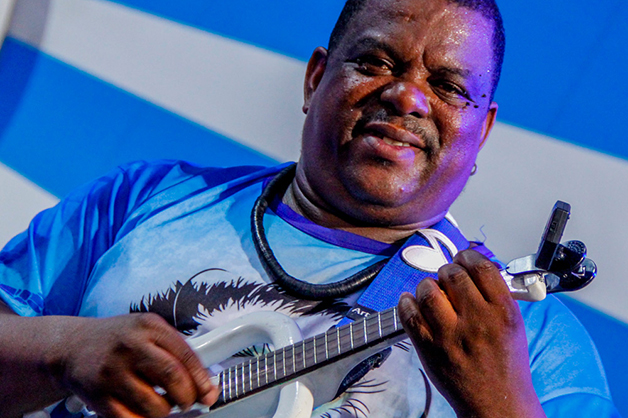 Aulas de cavaquinho e violão