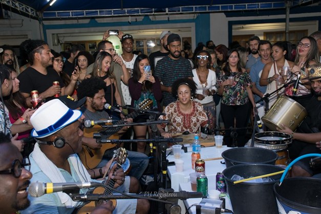 Véspera de feriado será com roda de samba na quadra da Portela